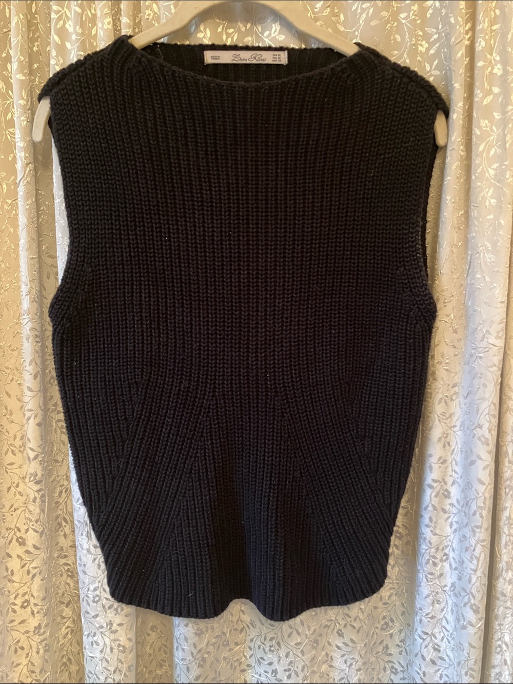 🌺 4 for 20 Zara sweater tank medium